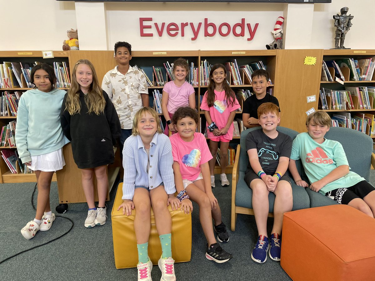 michelle_sterns's tweet photo. Drum Roll please….. 🥁 🥁 Introducing the 2023-2024 Naumann Elementary Student Council! What an AMAZING group of leaders. I’m looking forward to a great year!! #nauknights https://t.co/SC36cqKIww