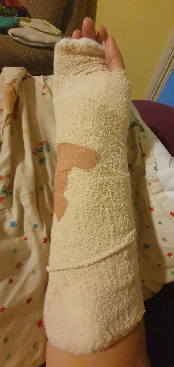 tracelex2011's tweet image. Sick of this pain now. Sick of not sleeping and feeling grumpy. Need cheering up. If u have any funny jokes or quotes send em my way so I can giggle haha