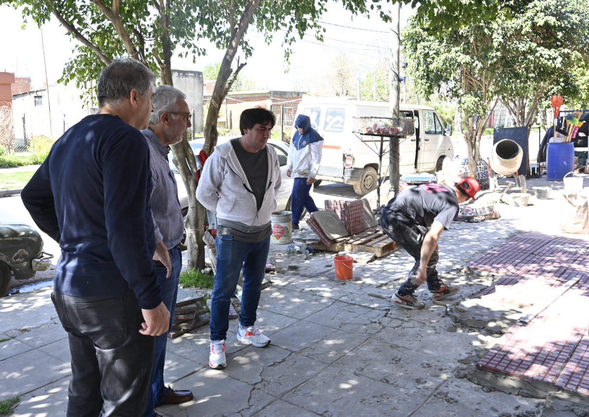MunicipioTigre's tweet photo. Continuamos con la puesta en valor del espacio público en el barrio Las Tunas.
<Info> https://t.co/7Fn3bILWsS
#TigreEsMiVida https://t.co/vMY6CokIUe