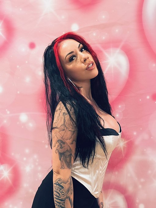 🩷🤍🖤✨ https://t.co/cdUG2ZHAlR