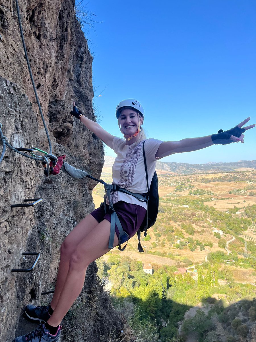 LauraPiruleta16's tweet photo. Vía ferrata 🧗🏼‍♀️ en el tajo de Ronda en el día de la Hispanidad 🇪🇸 https://t.co/dFiZZAx2IS