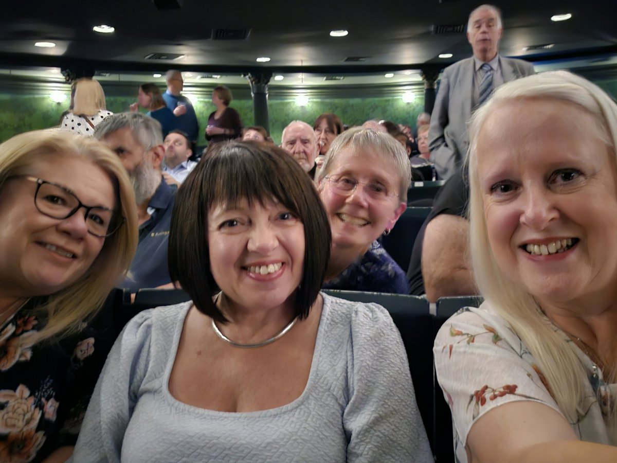 the_shazzie_one's tweet photo. Soooooo laugh out loud funny my ribs hurt!! 😂🤣😂
@mischiefcomedy you've done it again with @pangoeswrong @RoyalNottingham ~ absolutely hilarious! And what a fantastic and fearless cast! #SnapSnapSnap 🐊
It's five stars from me ⭐️⭐️⭐️⭐️⭐️ https://t.co/LE5OEfYDa2