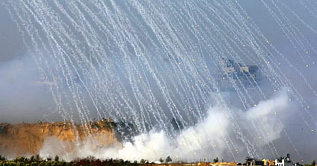 MarioNawfal's tweet photo. 🚨JUST IN: Human Rights Watch: 

"Israel employed white phosphorus in military operations in Gaza and Lebanon, endangering civilians with the potential for severe and lasting injuries." 

Source: Human Rights Watch https://t.co/3QyBfpo6Na