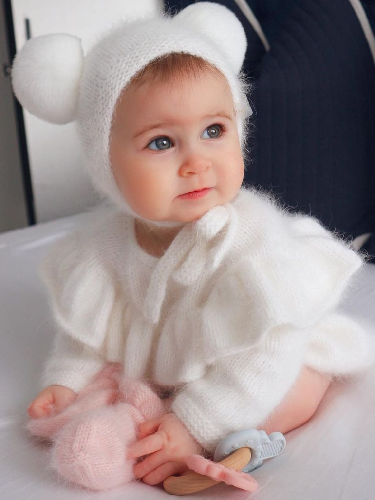 👶🏼❝ #Babypineapple🍍 ❞ → 𝗡𝗲𝘄 𝗽𝗼𝘀𝘁 by @𝖶𝖾𝗌𝗍𝖼𝗈𝗍𝗍𝖲𝗎𝗋𝗄𝖺𝗇  

Our Queen is turning eight months old 💙👑