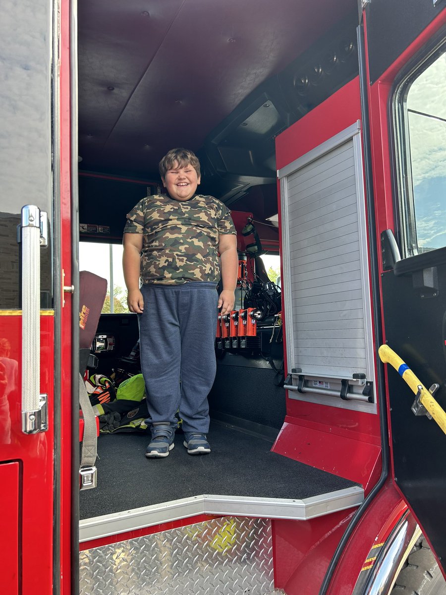 hcunningham311's tweet photo. a huge THANK YOU to the Bluffton Fire Department for coming out and teaching this crew all about fire safety, and for allowing us to check out the fire truck! We appreciate everything this department does. #bhesTHISmoment #FireSafetyWeek https://t.co/ivs5USl4vs