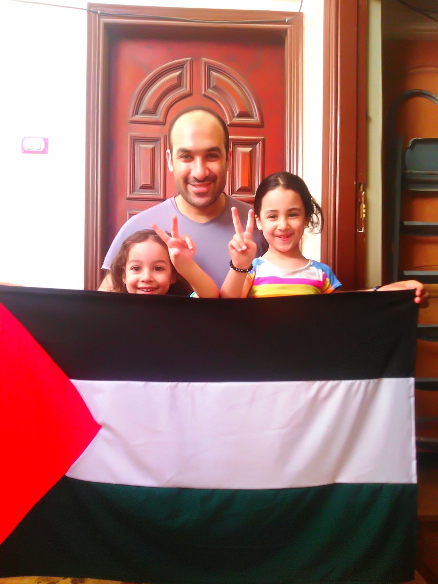 أولادي الأعزاء
بارك الله فيكم وحفظكم من سوء،
أما بعد
مهما زيفوا الحقائق ومهما شوّهوا التاريخ، لا تصدقوهم أبدا، واعلموا أن أرض فلسطين أرضنا وأهلها أهلنا وعرضهم عرضنا وقضيتهم قضيتنا ولن نتركهم أو نتخلى عنهم أبداً،
وكما أوصيكم خيراً بوطننا مصر أوصيكم أيضا بفلسطين وأهلها.
#غزه_الان