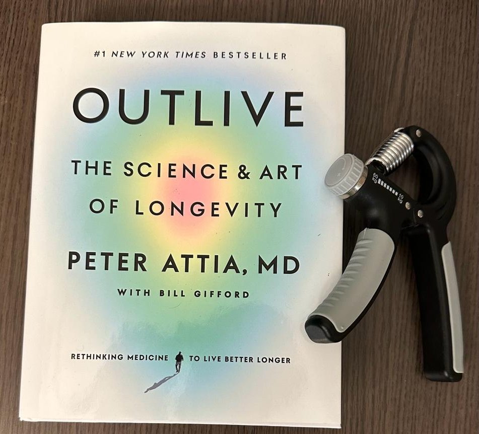 📚💡Imagine conducting a #trial to see whether reading a specific #book correlates with better health outcomes and lifespan. 
I expect <a href="/PeterAttiaMD/">Peter Attia</a>'s latest book, Outlive, to just prove that hypothesis. 

Below I share a few high-yield insights 👇
Each page is a step towards a