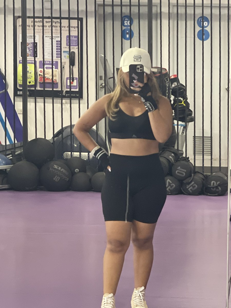 appreci_k8's tweet photo. Today, I slept in between set 😅 https://t.co/az3yA3WDhe