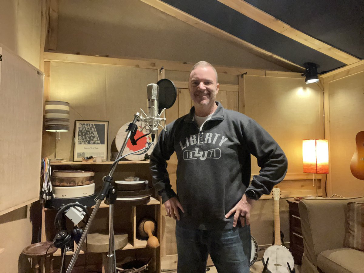 FH_Rec_Studio's tweet photo. Today producer/engineer @bryanhayesmusic was in the studio recording background vocals & mixing new music from songwriter Rick Rough!
#recording #mixing #farmhousestudio https://t.co/4vNmnOhLyz