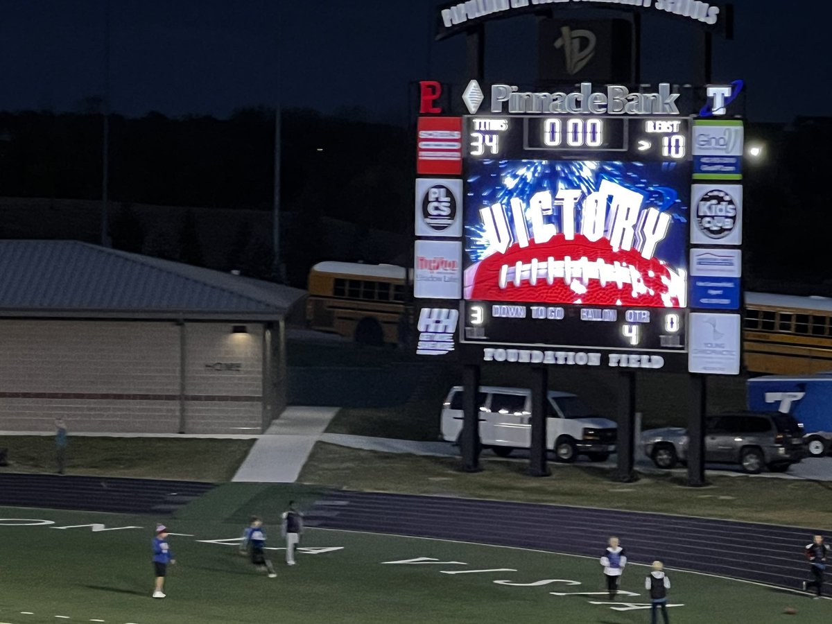 WiredAxcess's tweet image. That's the final on #SeniorNight for @PLSouthFB winning 34-10 vs #BEast on #ThursdayNightLights for these #NEBPreps getting in their game before the storm.