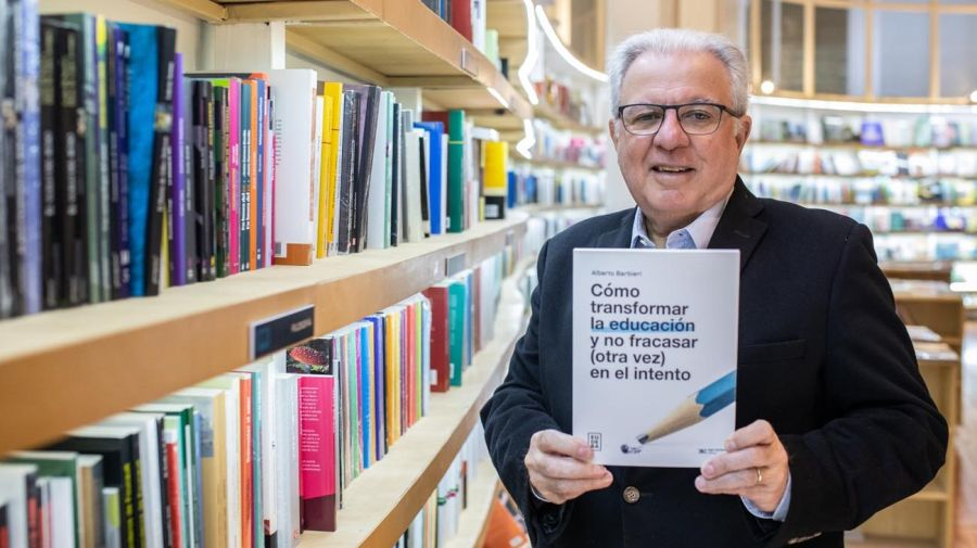 NacionalAM870's tweet photo. 📢 Alberto Barbieri presentó su proyecto para afrontar la crisis educativa

En #EncuentroNacional @luisavalmaggia1 y @jorgehalperin hablaron con el exrector de la UBA sobre su libro "Cómo transformar la educación y no fracasar (otra vez) en el intento"

👉 https://t.co/Rd3C0kf2wY https://t.co/0Wfl6O30Rl