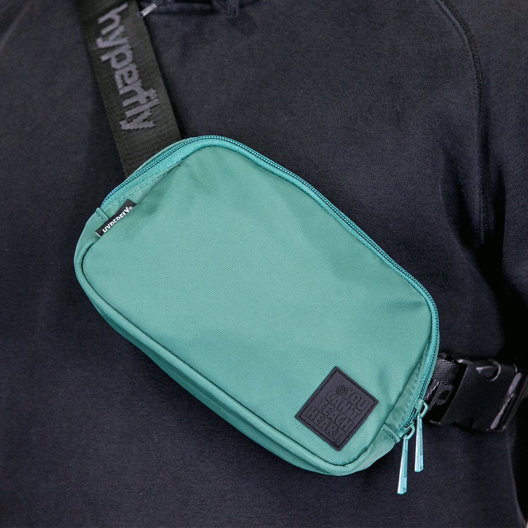 hyperfly's tweet image. The Hyperfly Utility Bag is now available in Sage, Slate Blue, and Black. Blend style and convenience with this cross-body style bag.

hyperfly.com/collections/ge…

#HYPERFLY #YCTH #YouCantTeachHeart