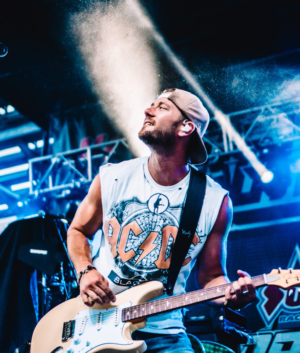 ponderosalounge's tweet image. 🚪 Doors open to the public at 6 PM tonight! 🕕 If you already bought Meet and Greet tickets, Join us the Cascade Grill Banquet Room. 🤝 See you there! #EventTime #MeetAndGreet #OpenDoors