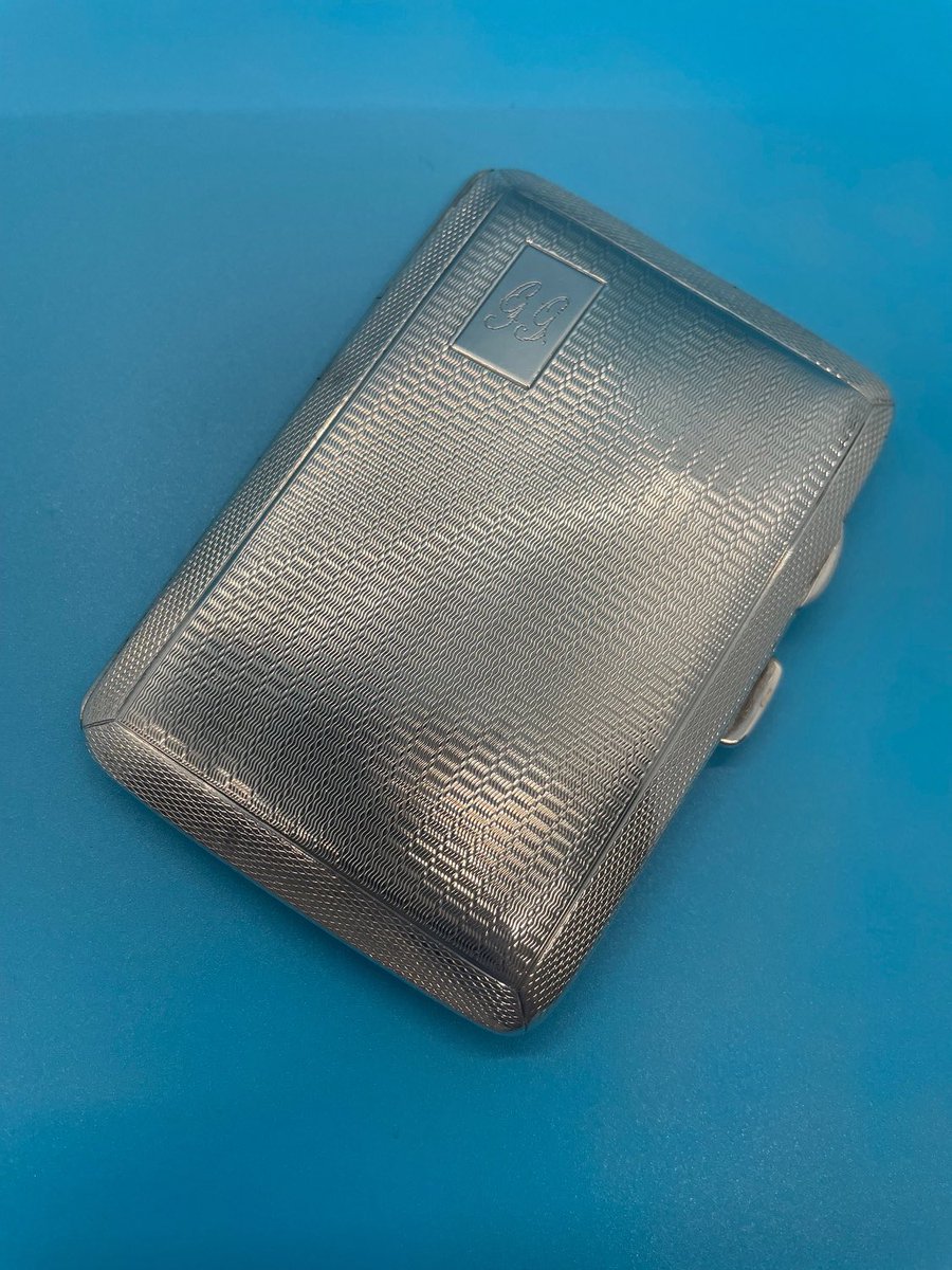 HTNantiques's tweet image. How fabulous is this? #solidsilver #antiquesilver #antique #silver #cigarettecase

happinessnostalgia.etsy.com/listing/147226…