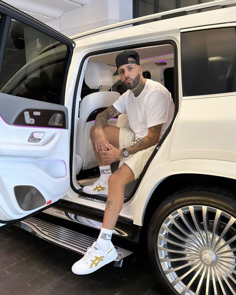 NickyJamPR's tweet photo. Recuerden dar lo mejor de ustedes siempre y escuchar calor pa subir la energía 🔥😂 https://t.co/ptUY7Ssmh6