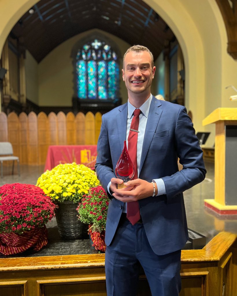 Paul2Tall4Yall's tweet image. 2023 @Park Promising Young Professional Alumni Award. 🤝

No matter how many years pass, this school shows me love and I show it right back. ☠️⚓️ #ParkU #Homecoming #ProtectTheBreck #ParkFam #ParkAthletics #Alumni #PlayNAIA #NationalChampions #BilanzicLaw