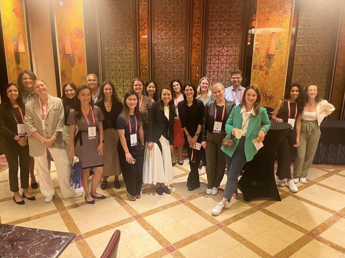 So much fun hosting female and diverse founders, investors and operators for breakfast on behalf of <a href="/BBGVentures/">BBG Ventures</a> at <a href="/HLTHEVENT/">HLTH</a>. From women's health, to food as medicine, to provider and nurse tooling -- excited to stay in touch with this great group!