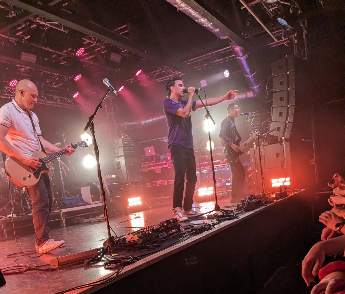 JenHarland2's tweet photo. Had a lovely evening seeing @HARD_FI tonight. Really felt the nostalgia. Hard to believe some of these songs were released 18 years ago. Means I started Uni 20 years ago.. wait what? Crazy! I think 'living for the weekend' has never been more truer than now. https://t.co/GEBo84xrz8
