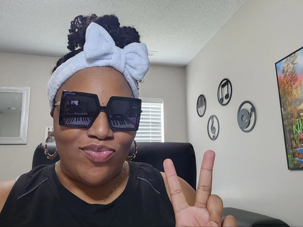 Hey SUPERSTAR 🙋‍♀️ ... Let's play TRUE / FALSE 🎯

Your non-exclusive agent can't pitch your song for an exclusive sync placement ... it's illegal and they'll get sued 🤔 ?!

New eppie out neowww ‼️ [🔗🌳 n BIO] 👉🏼 ihearmoney.com