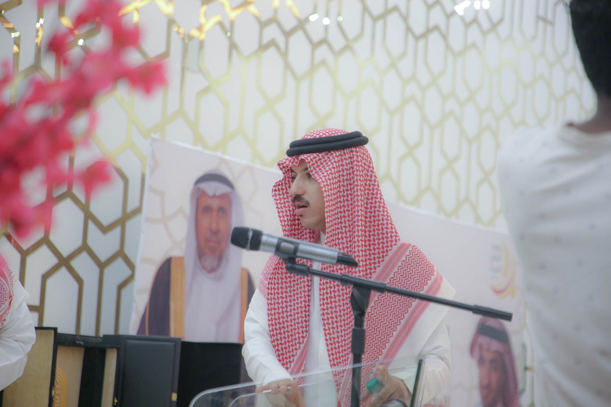 aflajcharity's tweet photo. أقامت جمعية الأفلاج الخيرية اليوم الخميس 27/3/1445 على شرف سعادة محافظ محافظة الأفلاج الدكتور أحمد بن سعيد العلم وبرعاية فضيلة الدكتور محمد بن سعود الجذلاني حفل تكريم لفضيلة الشيخ عبدالله بن سعد الضياف تقديرا لجهوده المبذولة في خدمة العمل الخيري كونه المؤسس والداعم الأول للجمعية https://t.co/u15pg7znji