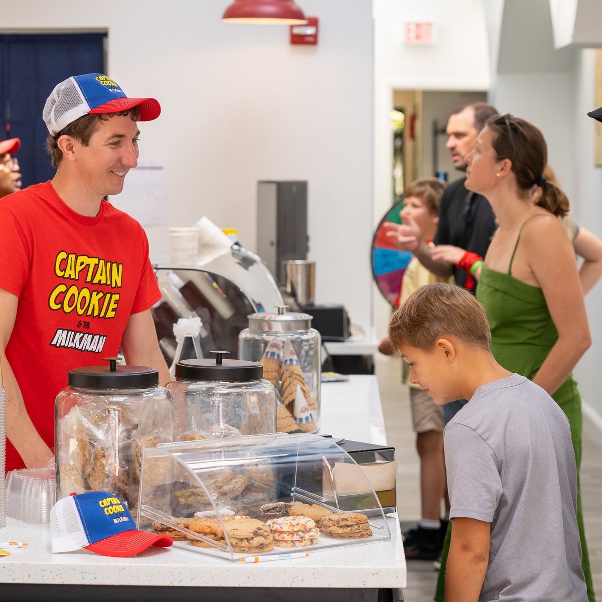 captaincookiedc's tweet image. Throwing it back to the grand opening of Cleveland Park – a day filled with laughter, joy, and the vibrant spirit of community.🌟🎉 🦸‍♂️🍪🍦✨

📸 : @JasonHornick

#SmallBizDC #ClevelandParkLife #BestOFDC #DCCookies #DCLove #DCLife #WashingtonDC #DCFoodie #DCFundraiser #TBT