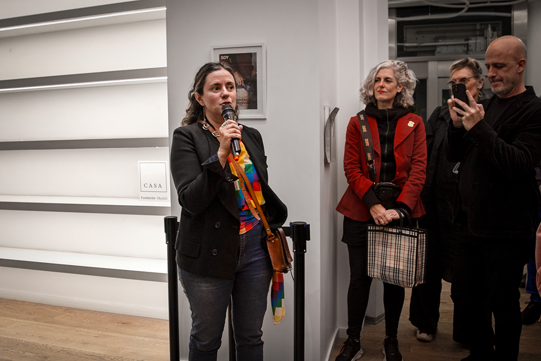 🗣 Contamos con los testimonios de Vicki Otero -con su colección Industria Argentina-, de Alan Newmark -quien relató el contexto de la Camilla policía realizada por Crisis Design- y de Julia Risler y Pablo Ares, a partir del proyecto de Pictogramas de Iconoclasistas.