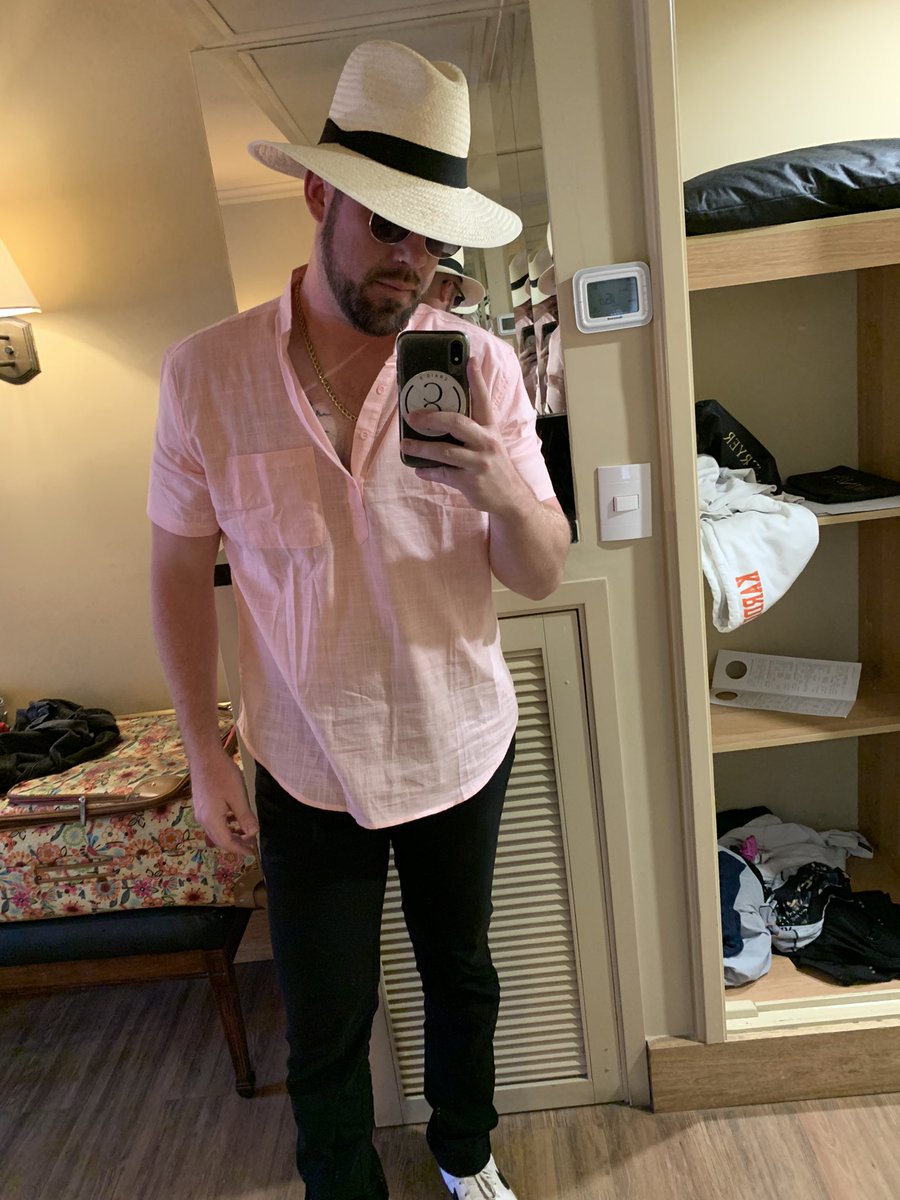 loganrader92's tweet photo. Medellín, Colombia 🇨🇴 https://t.co/3GknI9kgtv