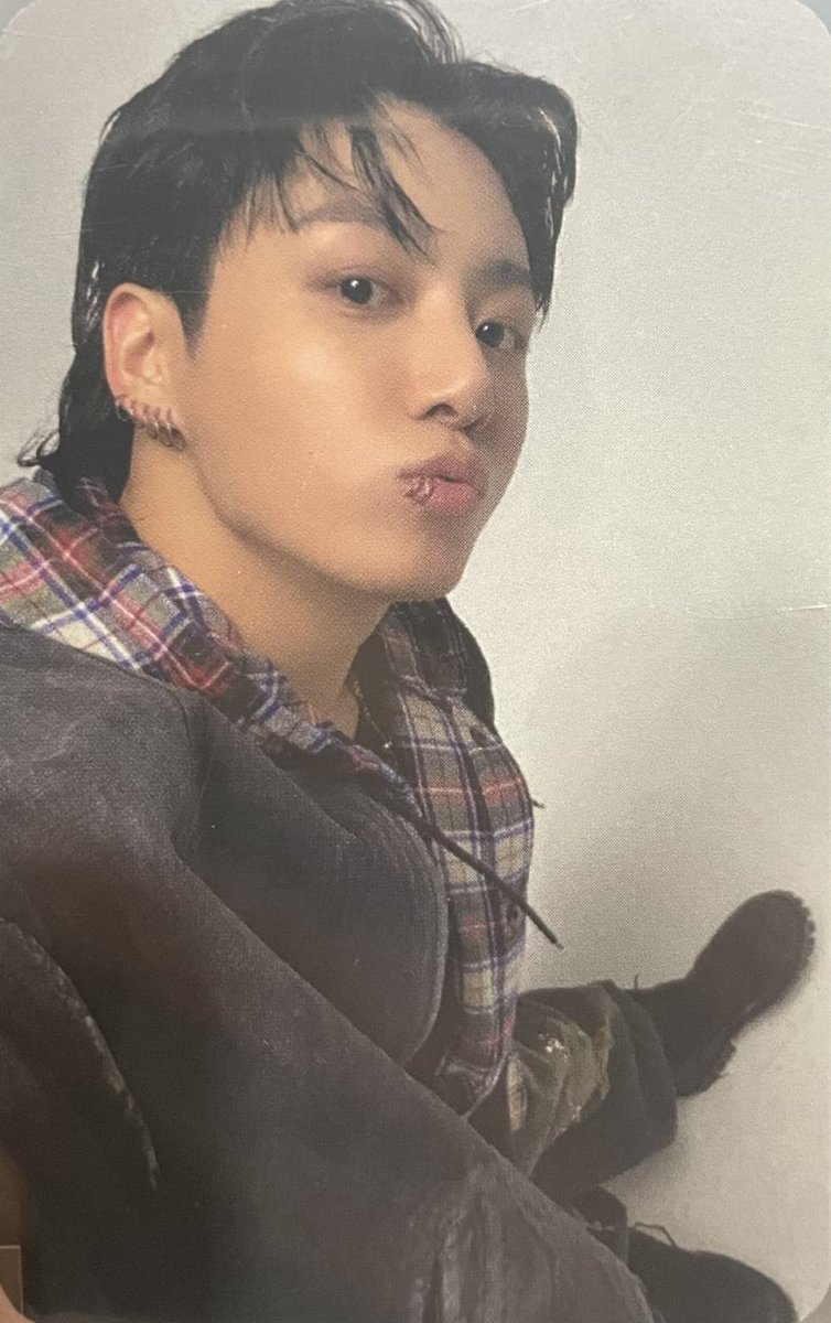 beyondtheakward's tweet photo. Jungkook 3D broadcast photocard scan
#btsscan #jungkookphotocard https://t.co/85G9vQMw2G