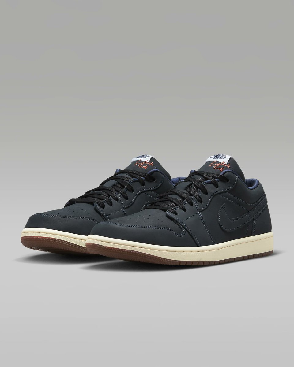 SNKR_TWITR tweet media