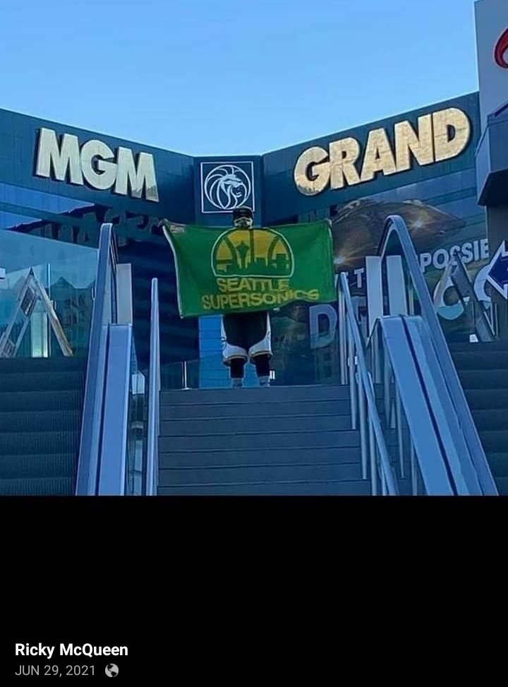 SeattleRicky206's tweet photo. @OTownNBA DONT MIND ME .... JUST REPPIN 16 YEARS WITHOUT THOUGHT I WOULD GIVE THE 206 A SHOUT. SORRY VEGAS WE 1ST HOMIE.....
BECAUSE SEATTLERICK206 AND THE SEATTLE SUPERSONICS FANBASE SAYS SO..... #BringBackOurSonics #Seattle #Supersonics #SonicsGuy #seattlerick206 #BigLo #MOSTLOYALFANS https://t.co/fSioNEKLND