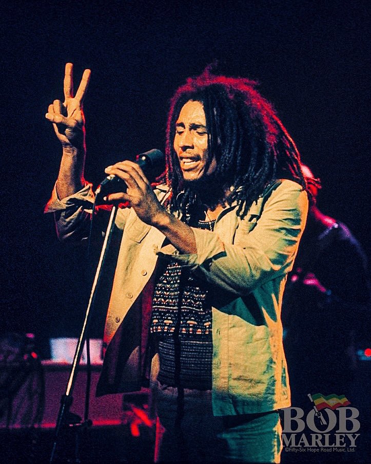 tuffgongww's tweet photo. “Make love and not war! Cause we don’t need no trouble. What we need is love, to guide and protect us on.” #NoMoreTrouble @bobmarley #thursdaythoughts #peaceandlove #nomorewar 

📷 by #DavidBurnett
©️ Fifty-Six Hope Road Music Ltd. https://t.co/RtgEnaAgu5