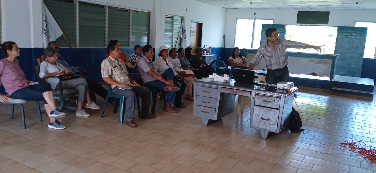 AlejandCall1680's tweet photo. #12Oct23 Taller de formación para los miembros de mesa en el municipio Piar facilitador nuestro Subsecretario de Organización Seccional de AD Luis Arturo Díaz 🇻🇪🤍👏🏻 Trabajo para ganar https://t.co/sLFKwCrFbb