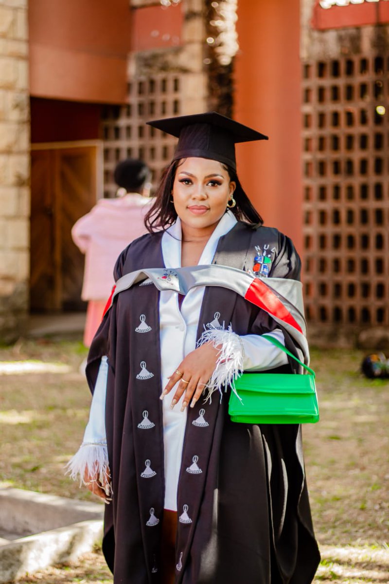 LettyChabana's tweet photo. ❤️👩‍🎓 https://t.co/oP7E7jKRnC