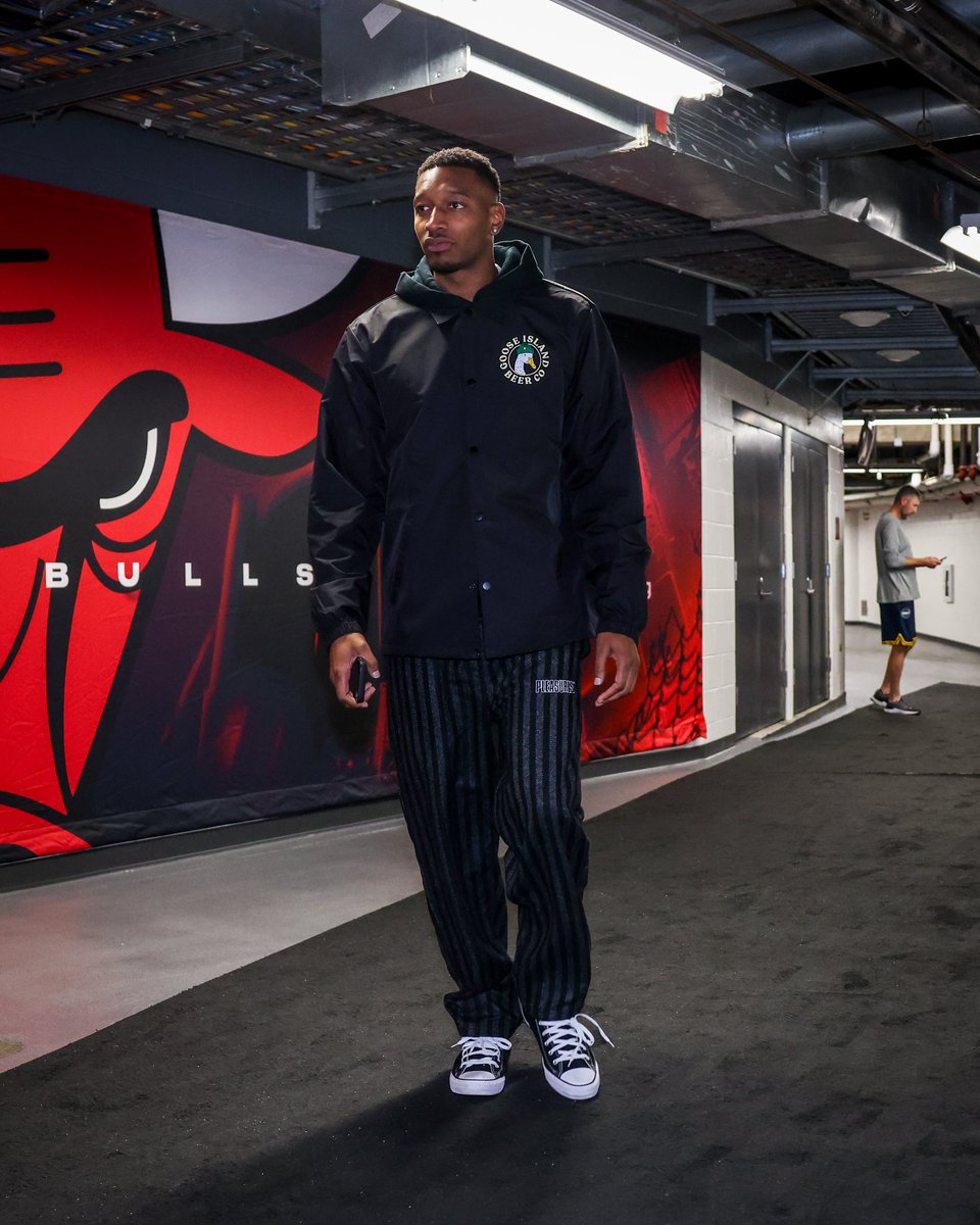 chicagobulls's tweet image. TC ready for his UC debut as a Bull.

@Klarna | @TCraig_23