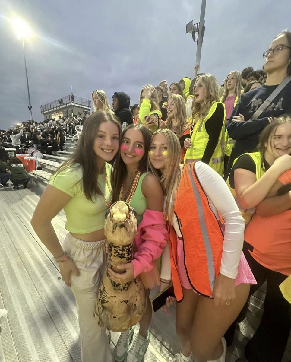 The_TC_Line's tweet photo. 🚨🚨FREE CANELA🚨🚨
She’s harmless.
U can’t end our tradition because TSDTR doesn’t like it. RIVALRIES CANT BE BUILT WITHOUT TRADITION.
#Freecanela #BEATATHENS https://t.co/tH3NKak5sX
