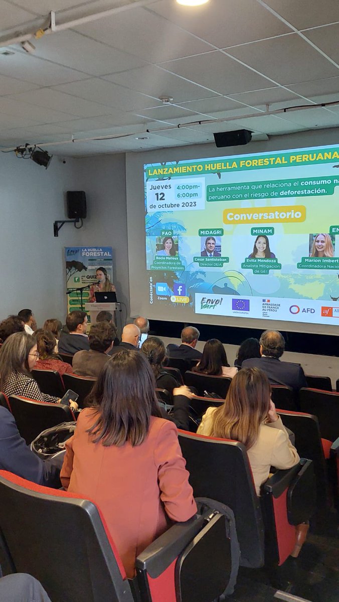 UEenPeru's tweet photo. Esta herramienta permitirá tomar conciencia sobre el impacto medioambiental en bosques peruanos🇵🇪, 60% del territorio.
En 2020 hemos perdido 203,212 ha de bosques🌳. Un factor importante es la deforestación ilegal, que genera enormes impactos ambientales.
#EU4ClimateAction https://t.co/kJbBc4oX2w