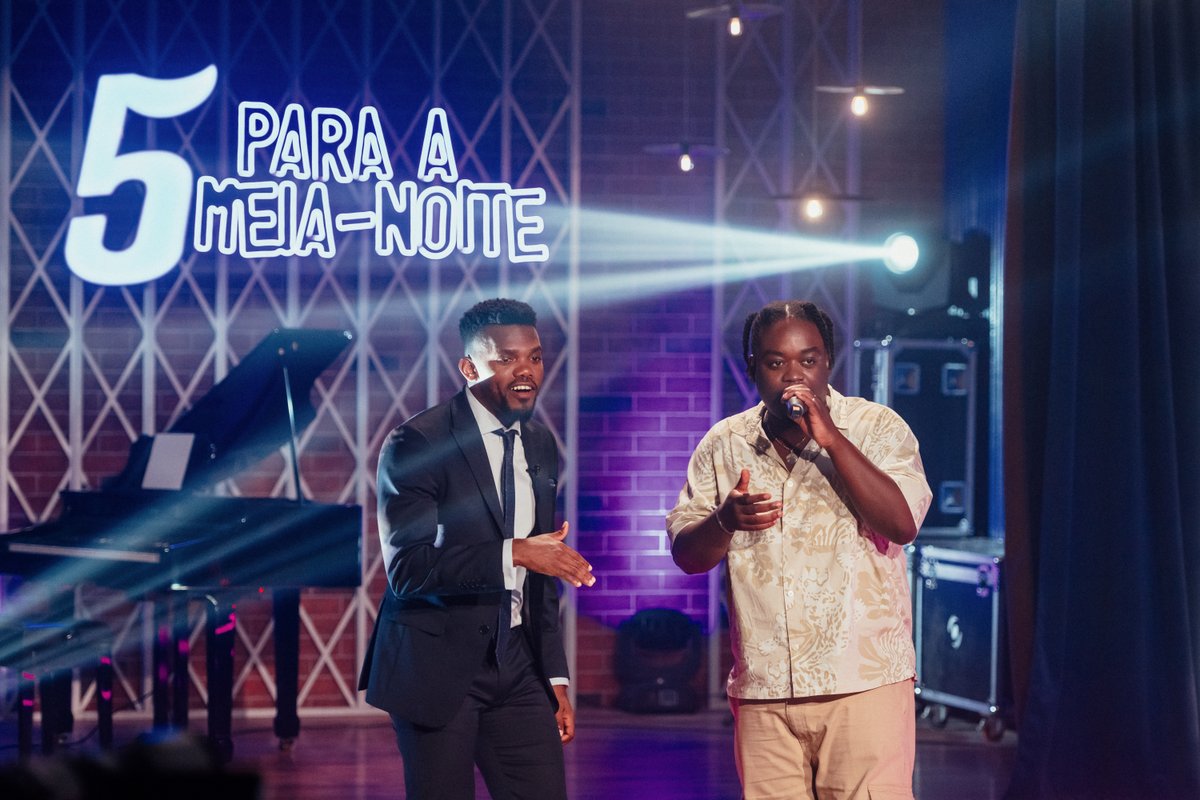 5mnoite's tweet photo. Que momento foi este? Fomos à lua e voltámos 🌙😍 Quem acha que o Gilmário e o Ivandro deveriam formar uma dupla ponha as 🙌 no ar! 

#5meianoite #GilmárioVemba #Ivandro #RTP #RTP1 https://t.co/VV6BXG1Z89