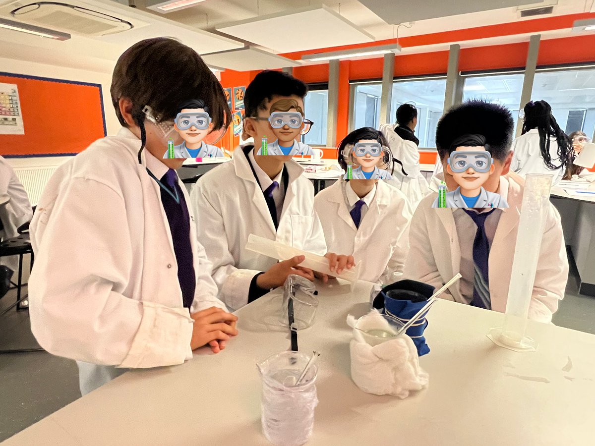 Looooving being back teaching Y8 science this year! Great afternoon with students designing and carrying out their tests on heat insulation properties of different materials #science @school21_uk