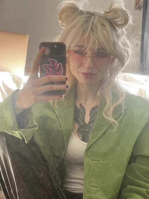 okay mini space buns that look like teddy bear ears … Ty for ur service i will be styling my hair like this again 
