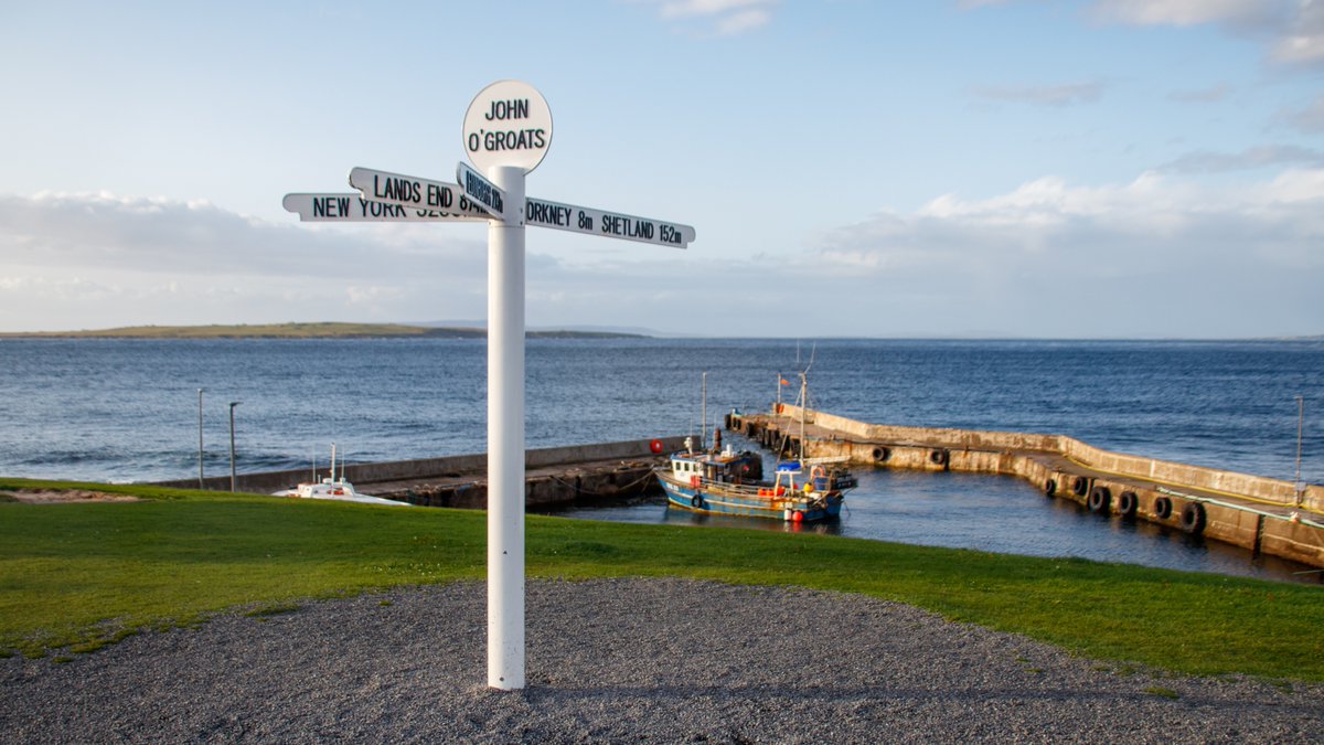 John O'Groats Harbour #JohnOGroats #harbour #LandscapePhotography #ExploringScotland #Scotland #ScottishLandscapes #SignPosts #SeaScapes #ScottishHighlands moonshines.uk