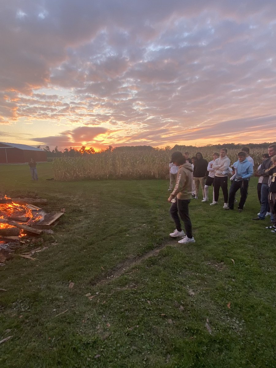 CoachTThome's tweet photo. Senior Bonfire!! #PCE @SteeleComets @AmherstQb @AmherstFootball https://t.co/8SfpScCQaD