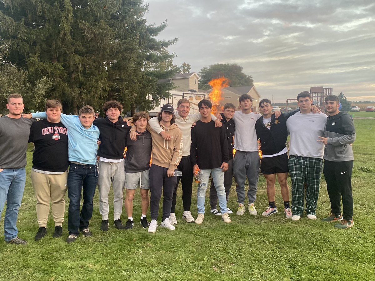 CoachTThome's tweet photo. Senior Bonfire!! #PCE @SteeleComets @AmherstQb @AmherstFootball https://t.co/8SfpScCQaD
