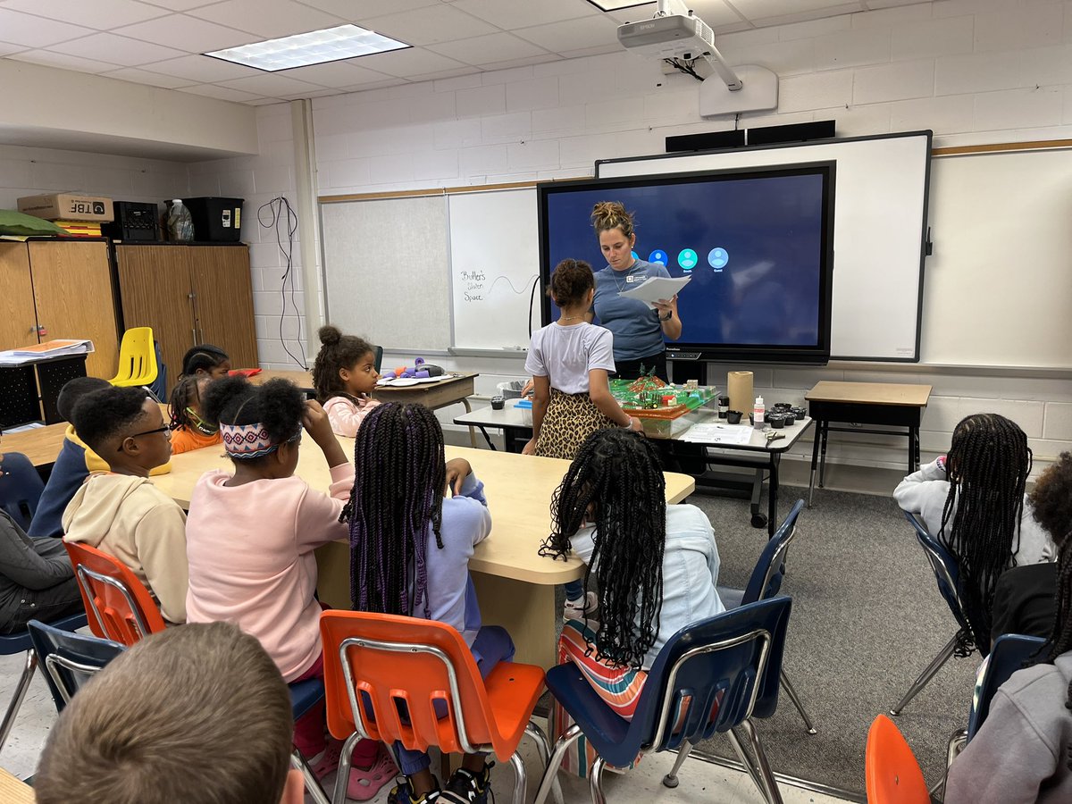 Today I worked with 4th grade on watersheds .  We talked about how things affect the Chesapeake Bay and James River. <a href="/FairOaksHCPS/">Fair Oaks Elementary</a> <a href="/ShaundellHamlin/">Shaundell Hamlin, Ed.D.</a> <a href="/HenricoScience/">Henrico Science</a>