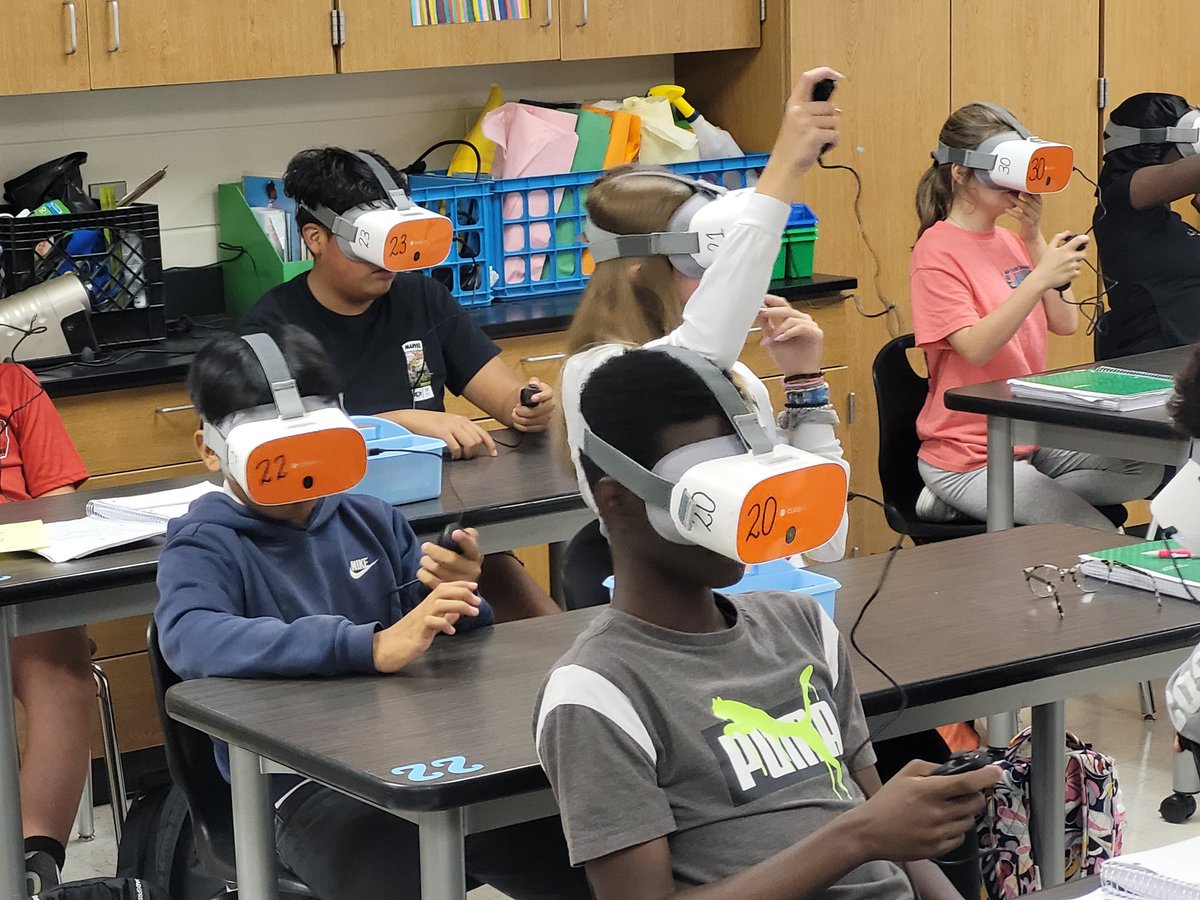 AMSkelkins's tweet photo. What a fun day in Life Science! Getting to use VR Headsets to look into an animal cell! How awesome being able to use technology like this to engage students!! And it was soooo fun to watch!!🤣
@AMSAggies https://t.co/Rg5SwYmOVK