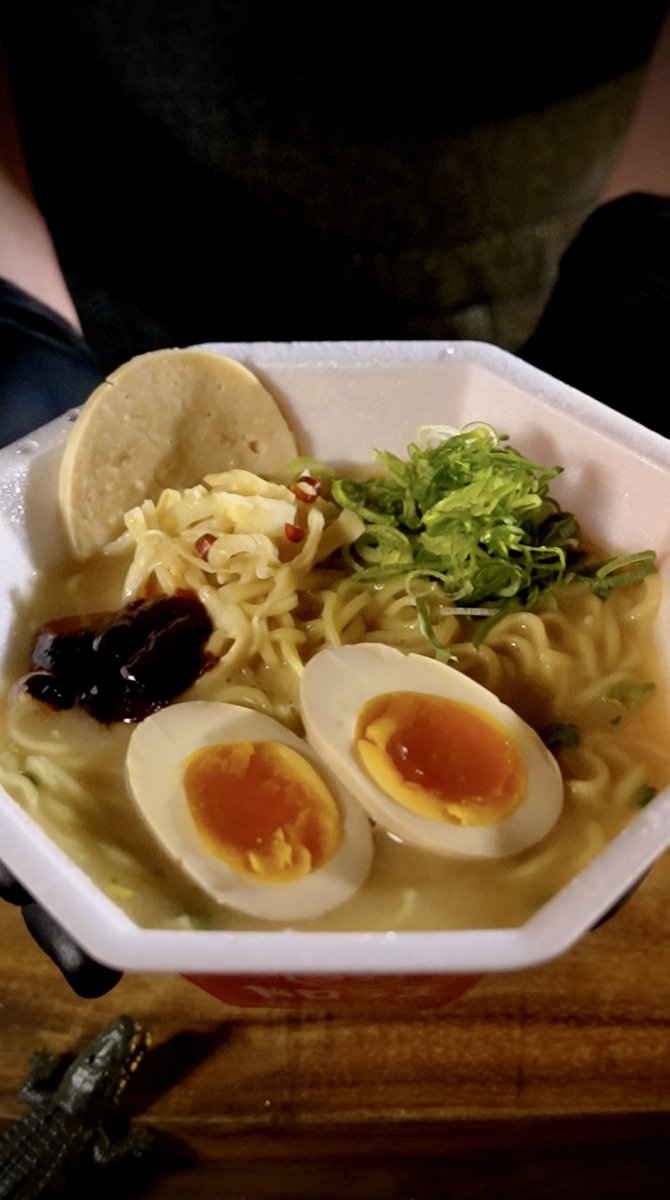 CrocosKitchen's tweet photo. 日清ドロラ王をコンビニ食材だけで
格上げアレンジ🍜

残ったスープは〇〇のタレにアレンジするのがおすすめ☝️😁

#ラ王 #日清 #カップ麺 #ズボラ飯 
#男飯 #おうちごはん #格上げレシピ #ラーメン好きと繋がりたい 
https://t.co/2iRfceB4aa
🔺レシピのせていま�� https://t.co/G2yGS9gTps