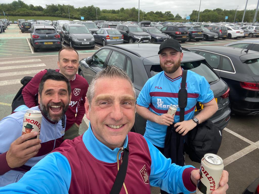 telboy1974's tweet photo. @CAH1895WHUFC @FBAwayDays https://t.co/Qwf2SukBhs
