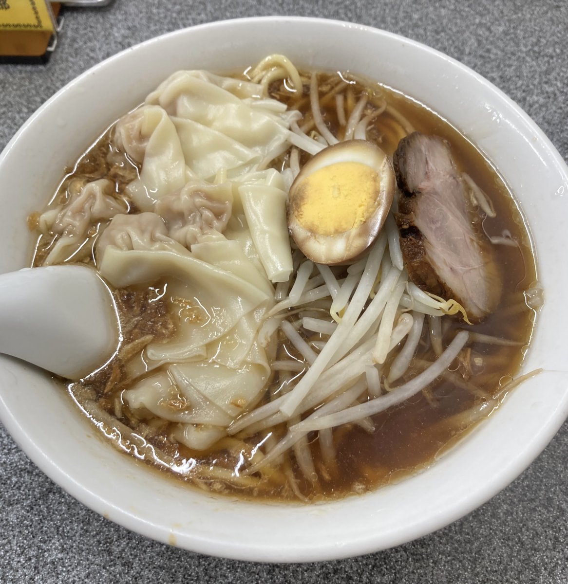 inUSA95101058's tweet photo. 渋谷 喜楽さん🍜

大好きなワンタン麺を頂きました❣️

#��ーメン #喜楽 #ワンタン麺 https://t.co/OrXc4PXvHW