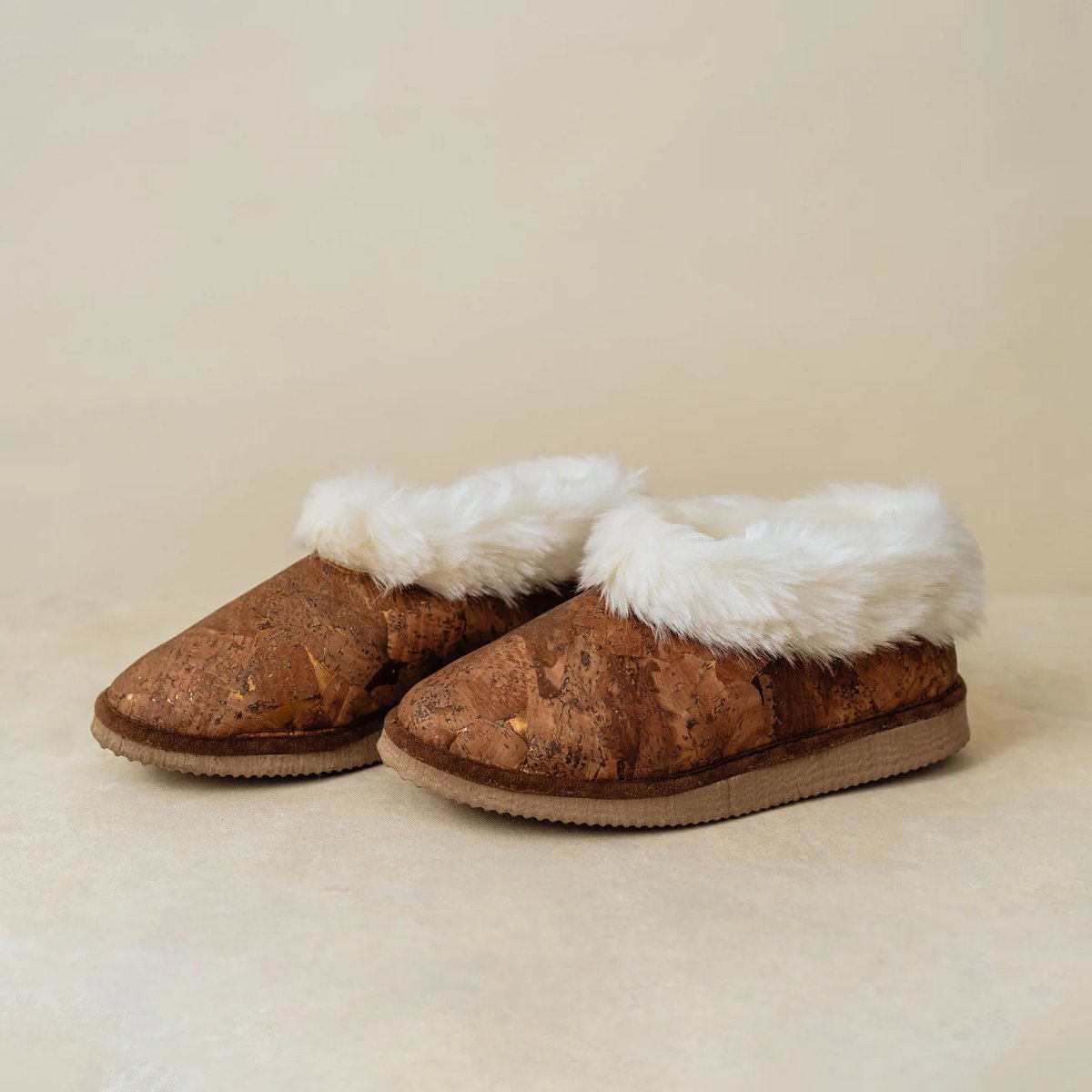 Stepping into comfort and style over here...
#canadianmade #canadianslippers #canadianmom #canadianwoman #womensslippers #madeincanada #shopcanadian #fall2023 #winter2023 #lifeincanada