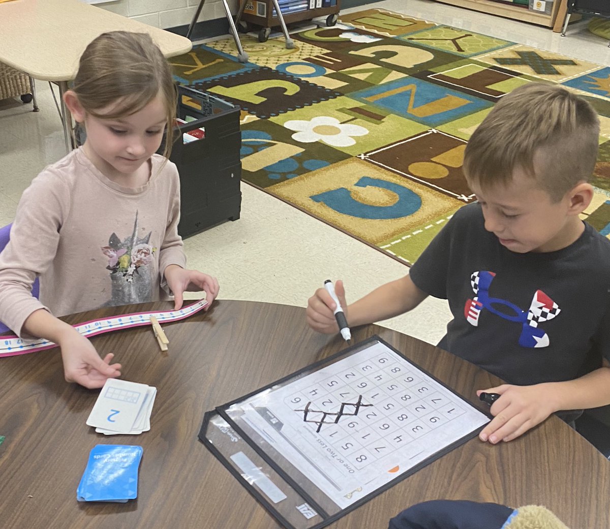 tchanatski's tweet photo. Subtraction in action!!โ๐งฎ@Hubbard_School @Inv3_Math #allsmiles #mathpartner #countback #numberline https://t.co/vd6ZdMjtx5