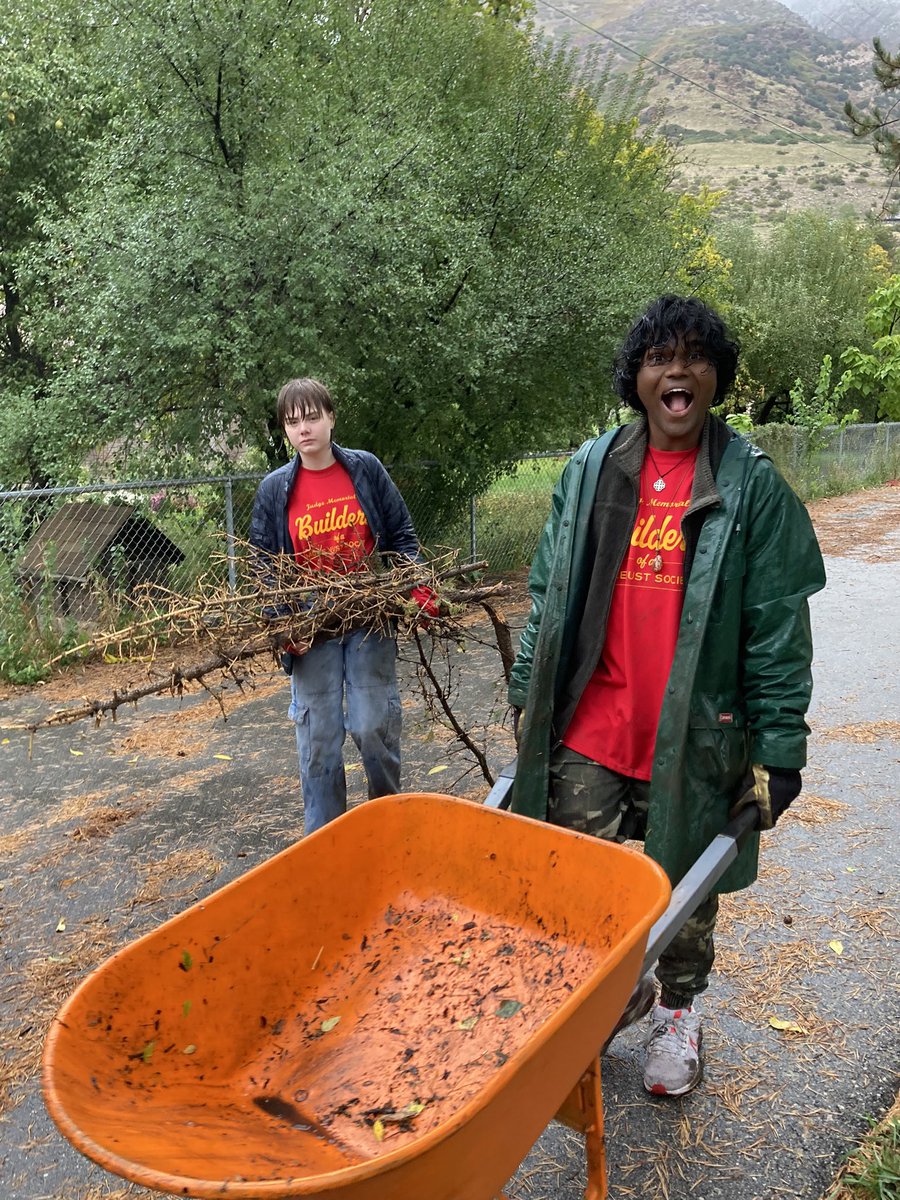 JudgePride's tweet photo. Christ the King Day ❤️
Spreading Love &amp; Service!
📍 27 locations
💛 700 students &amp; adults (with 45 incredible parent volunteers)
🌟 Grand total of 2,100 hours of service!
#communitystrong #CHRISTtheKINGday #judgepride https://t.co/kOooxtShdw